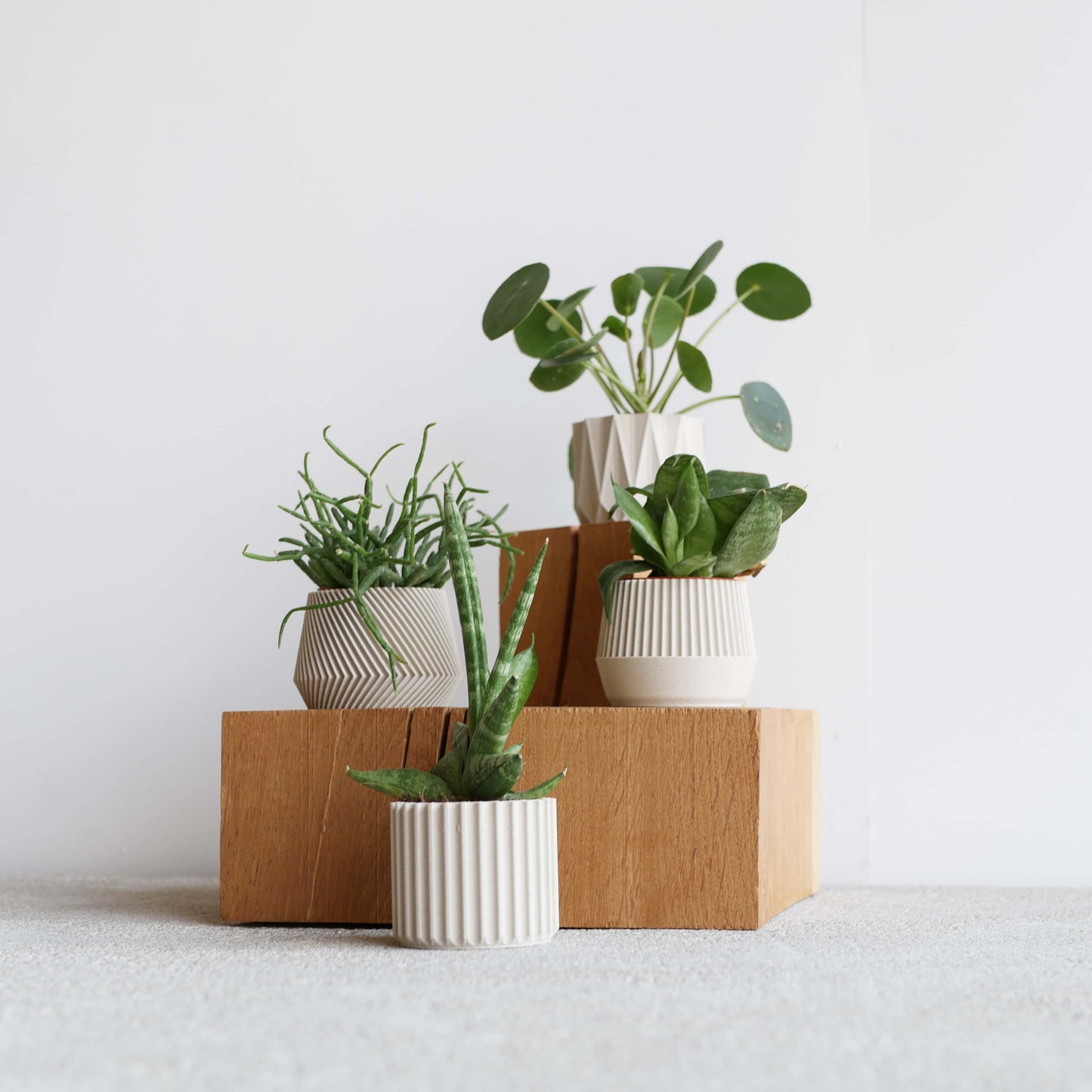 Set van 4 witte plantenpotten – Oslo Origami Kobe Stockholm