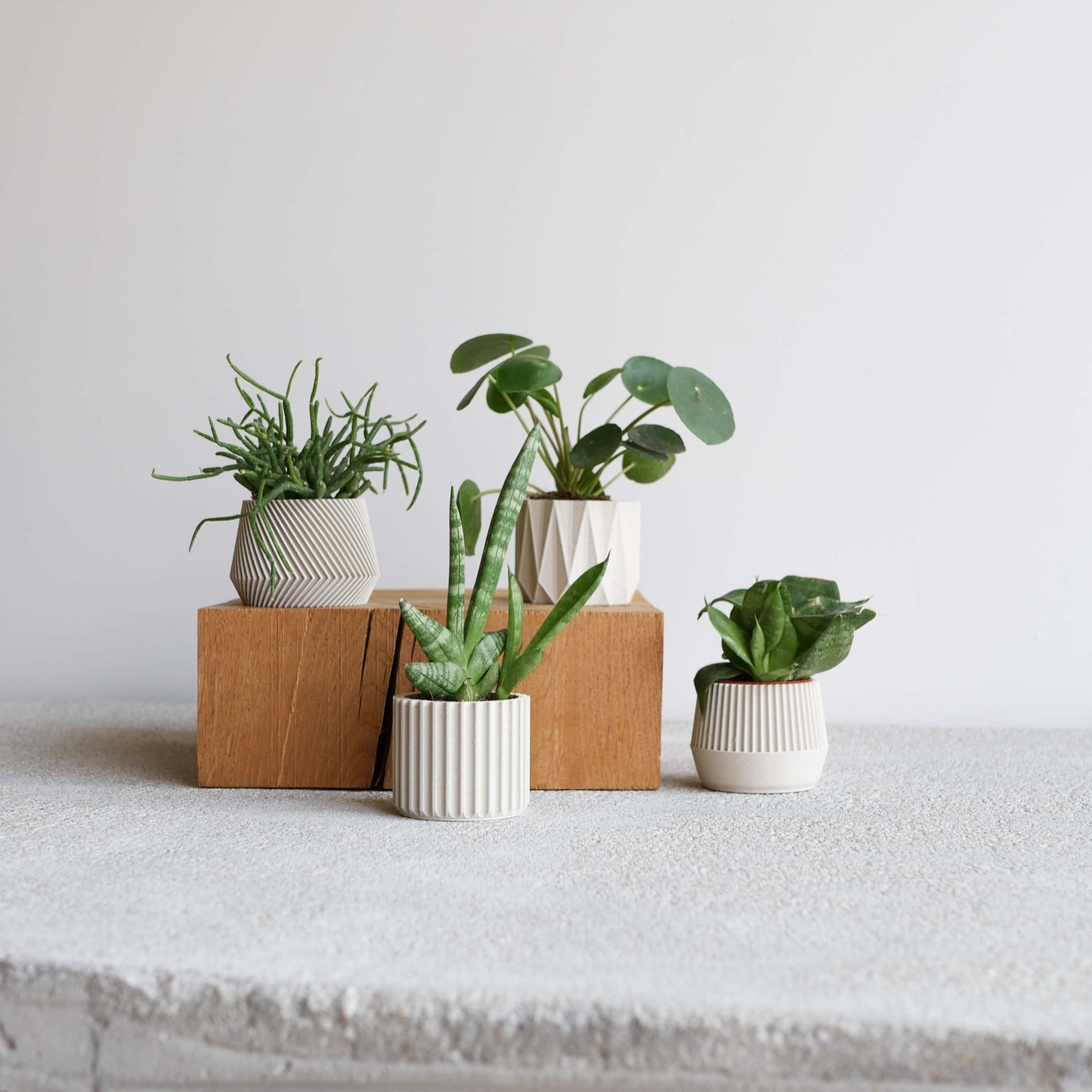Set van 4 witte plantenpotten – Oslo Origami Kobe Stockholm